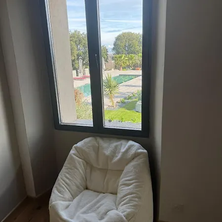 Avec Dependance Vue Piscine Privee 12p Appartement *